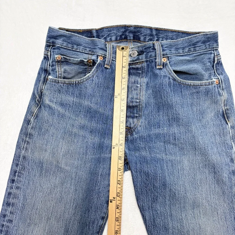 Levis 501 Original Fit Jeans Mens 32x30 Straight Leg Button Fly Medium Wash Blue